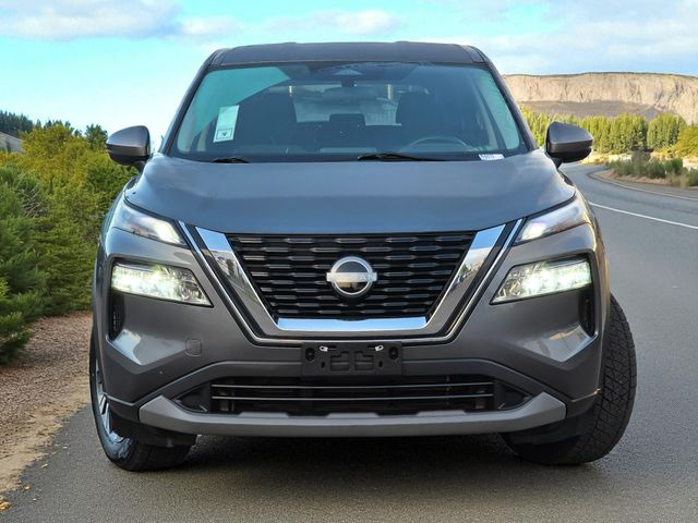 2022 Nissan Rogue SV photo 2