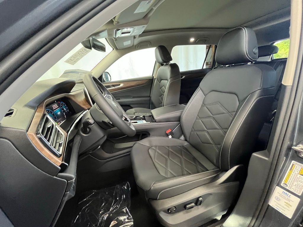 2025 Volkswagen Atlas SE Technology photo 10