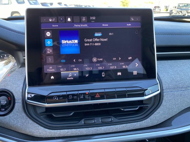 2022 Jeep Compass Latitude photo 11