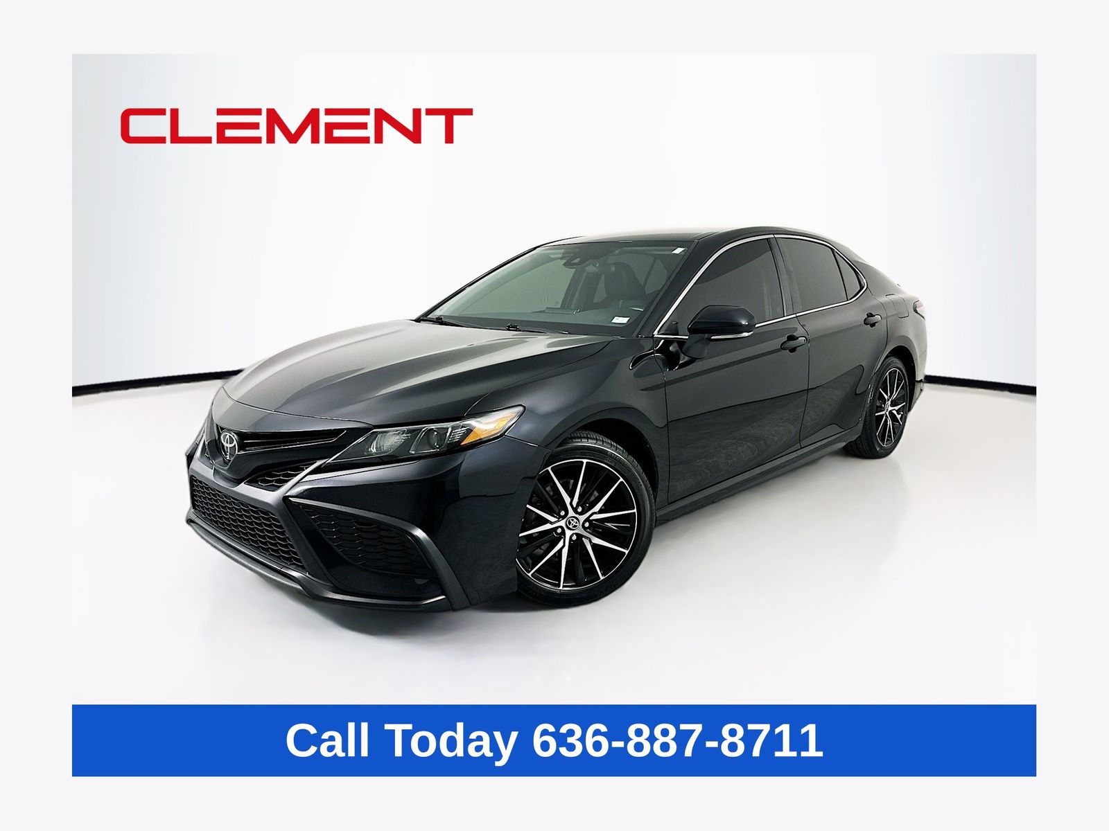 2023 Toyota Camry SE's photo