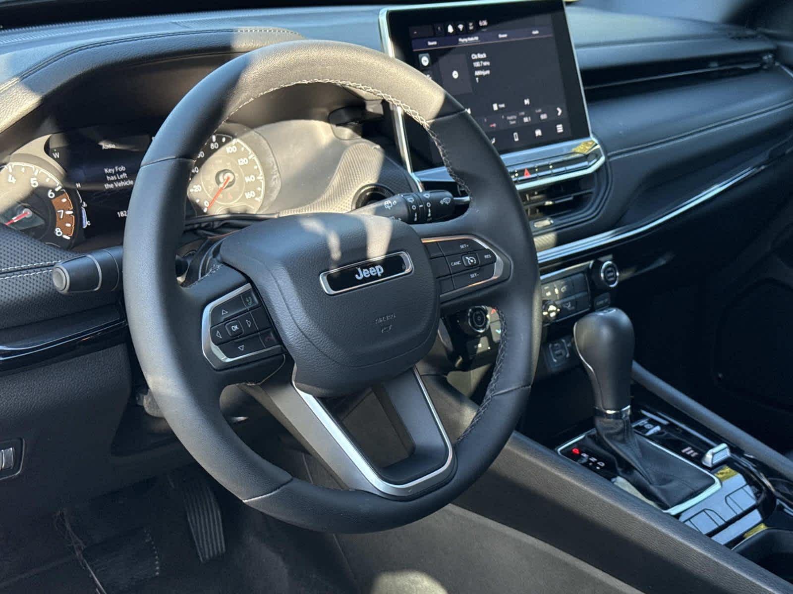 2024 Jeep Compass Latitude photo 2