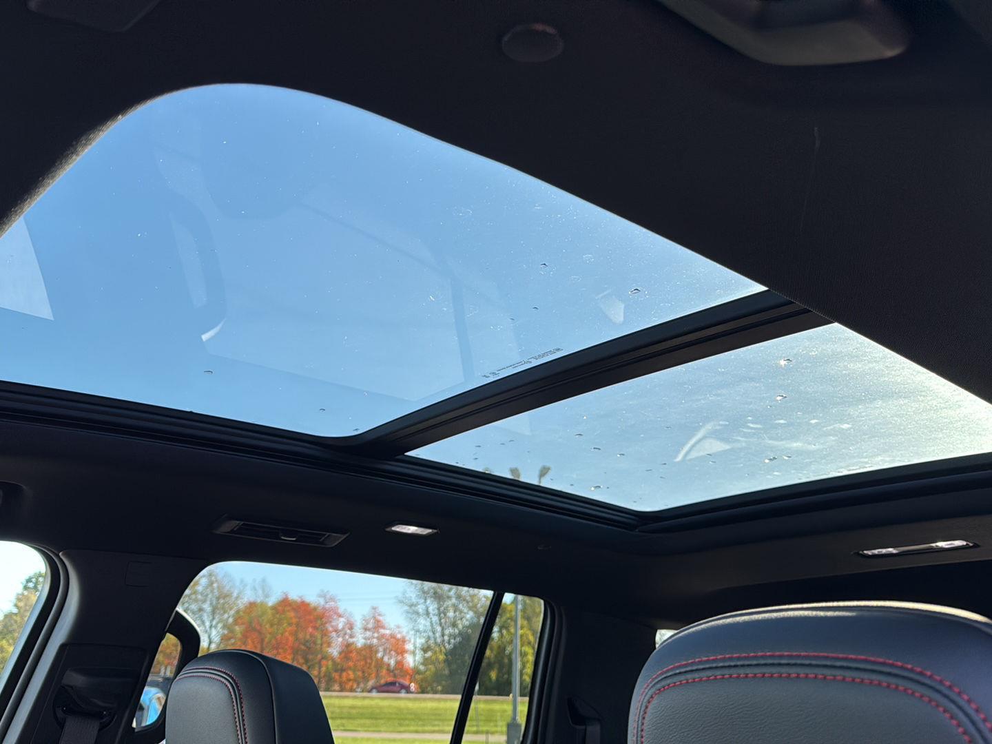 2026 Chevrolet Traverse RS photo 2