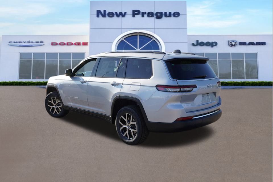 2025 Jeep Grand Cherokee Limited photo 3