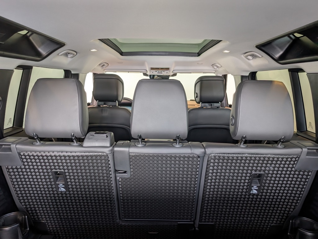 2025 Land Rover Defender 110 S photo 26