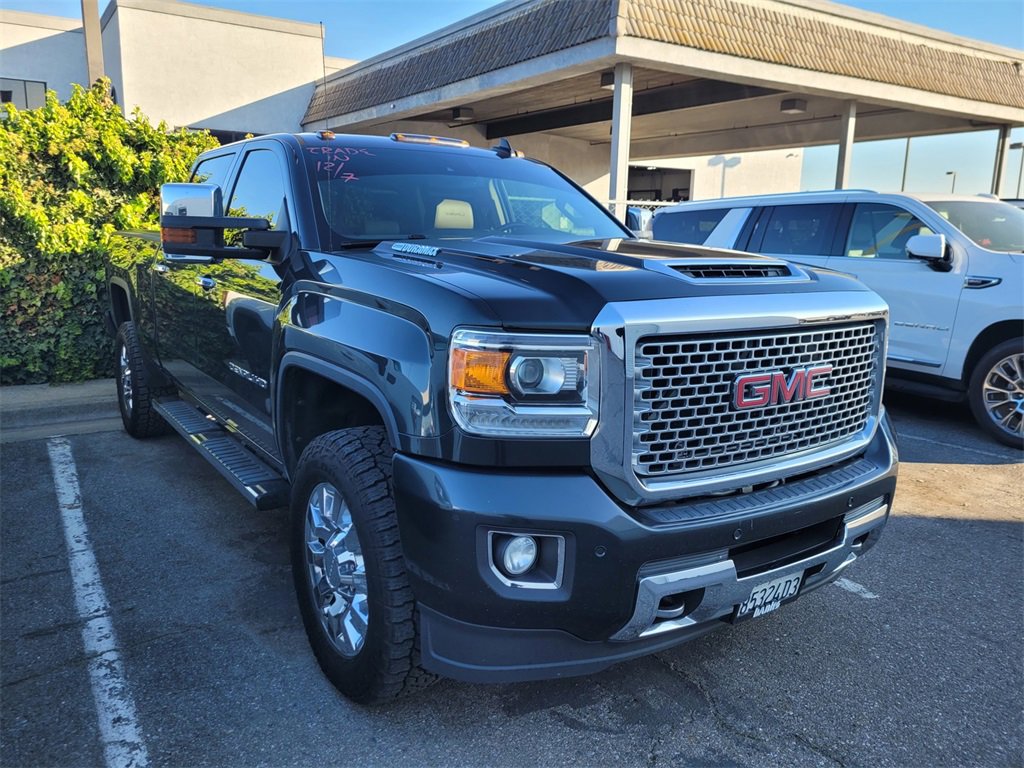 2017 Gmc Sierra 2500 HD Denali photo 3