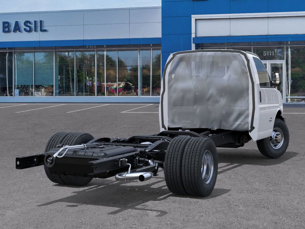 2025 Chevrolet Express Cutaway Base photo 3