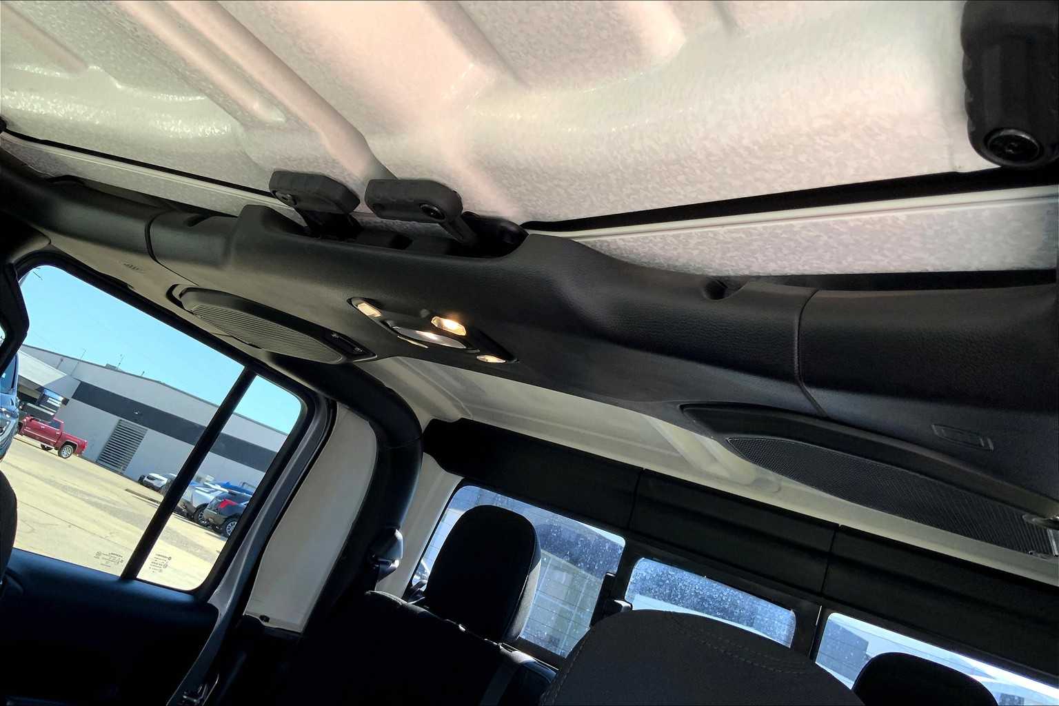 2020 Jeep Gladiator Sport S photo 29