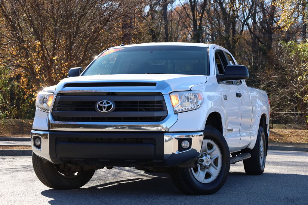 2015 Toyota Tundra SR5's photo