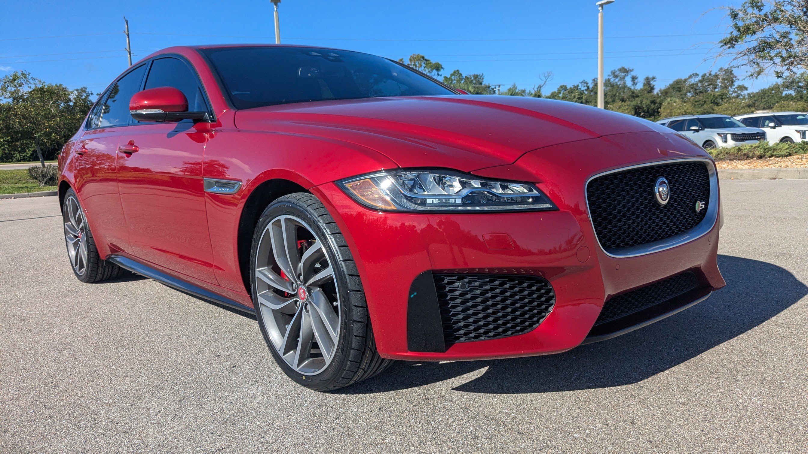 2016 Jaguar XF S photo 2