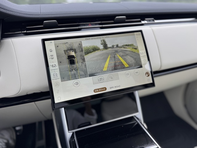 2025 Land Rover Range Rover SE photo 14