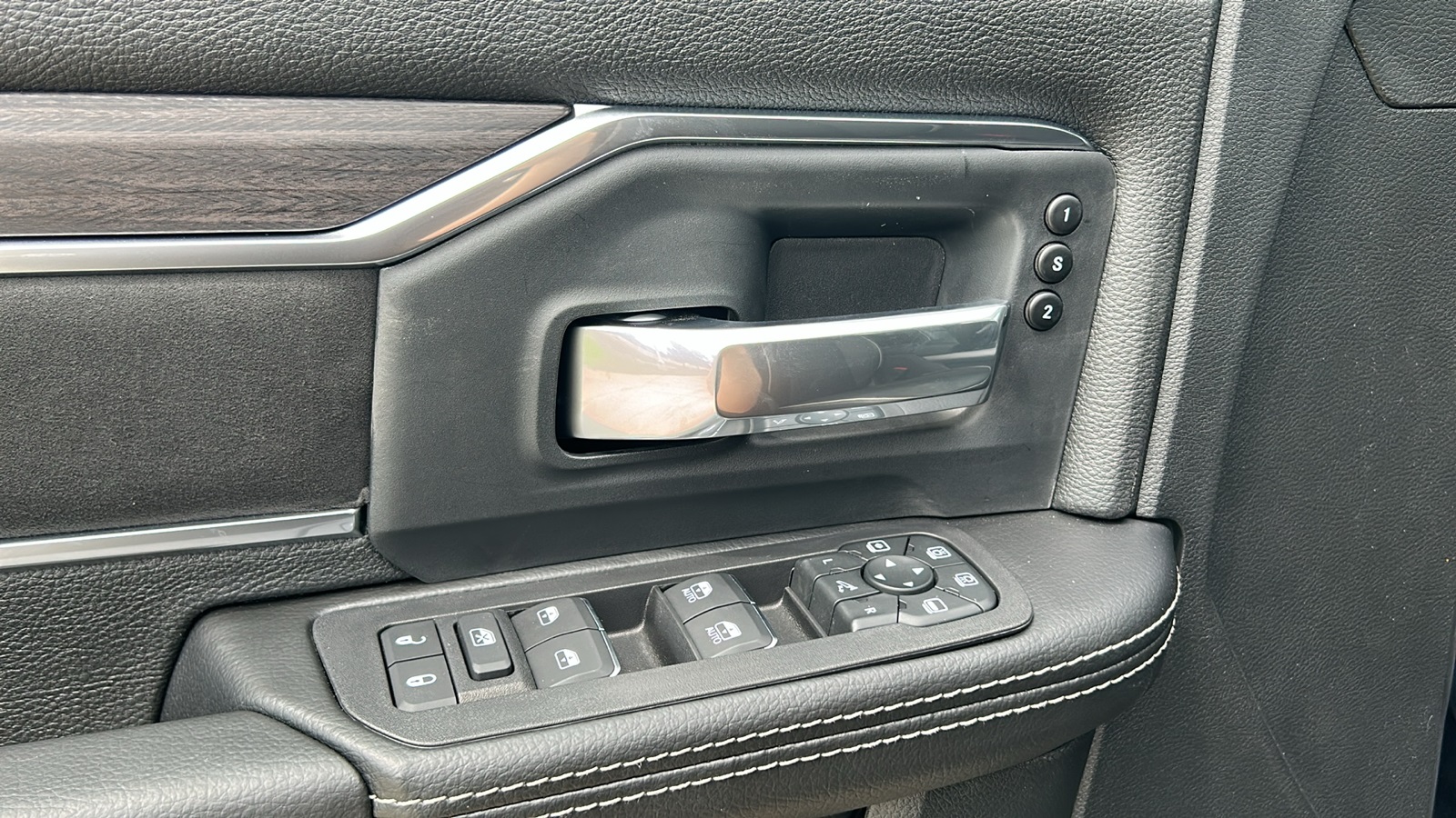 2025 Ram 2500 Laramie photo 17