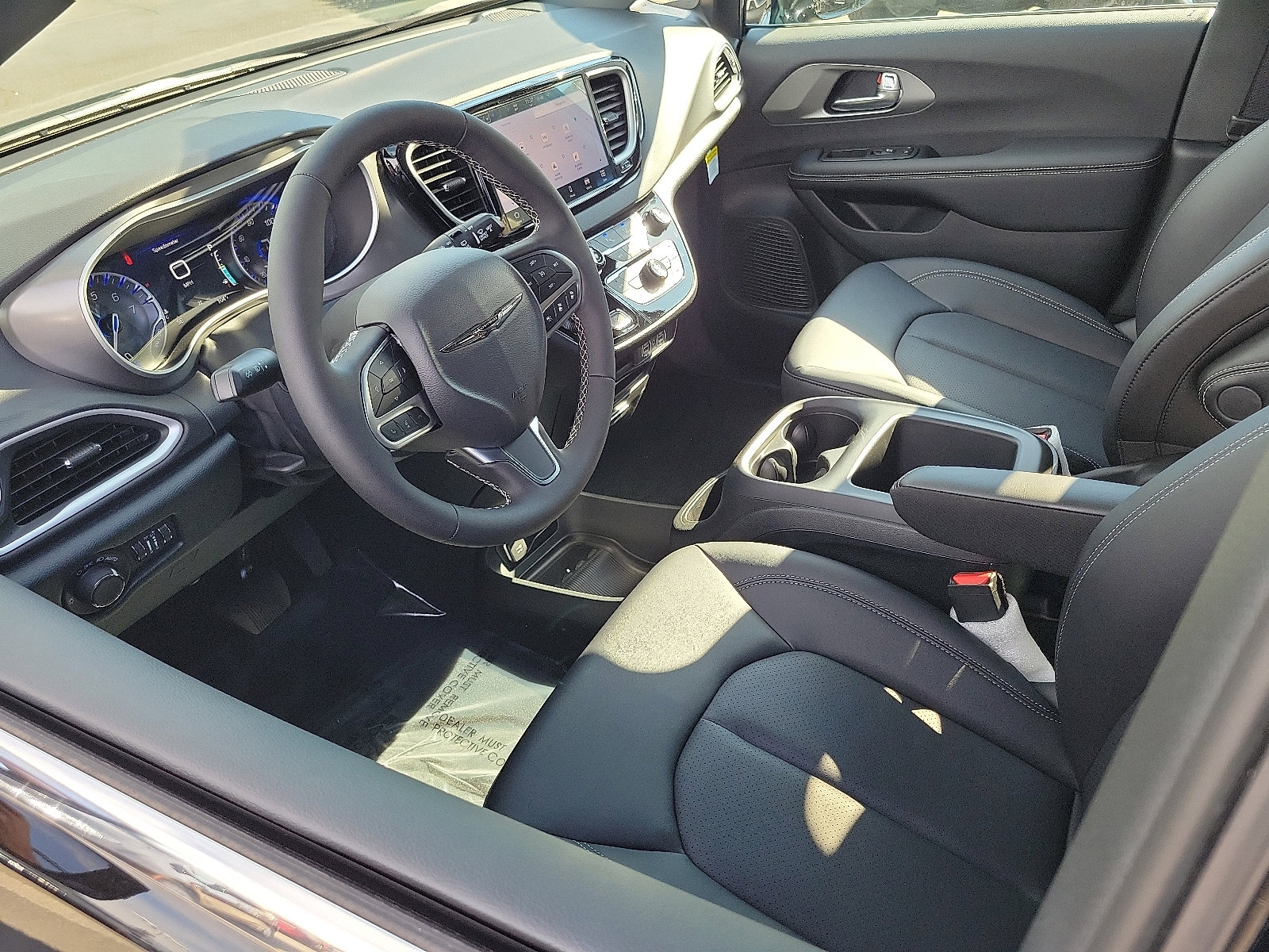 2025 Chrysler Voyager LX photo 3