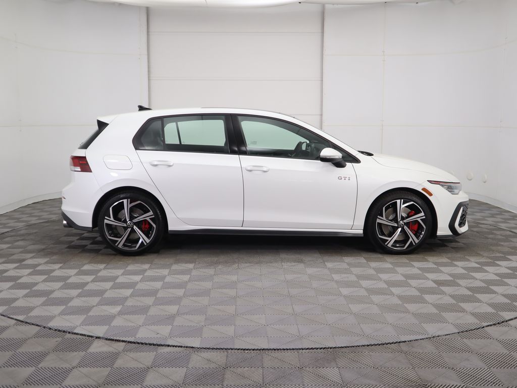 2025 Volkswagen Golf GTI SE photo 2