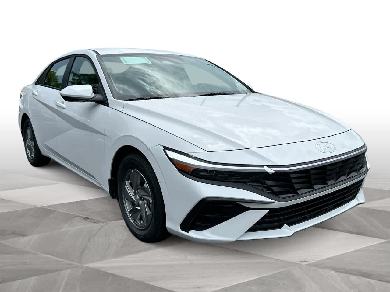 2025 Hyundai Elantra SE photo 2