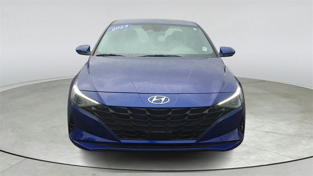 2023 Hyundai Elantra SEL photo 2