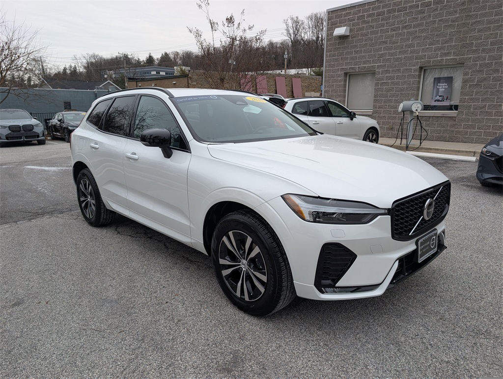 2025 Volvo XC60 Core's photo