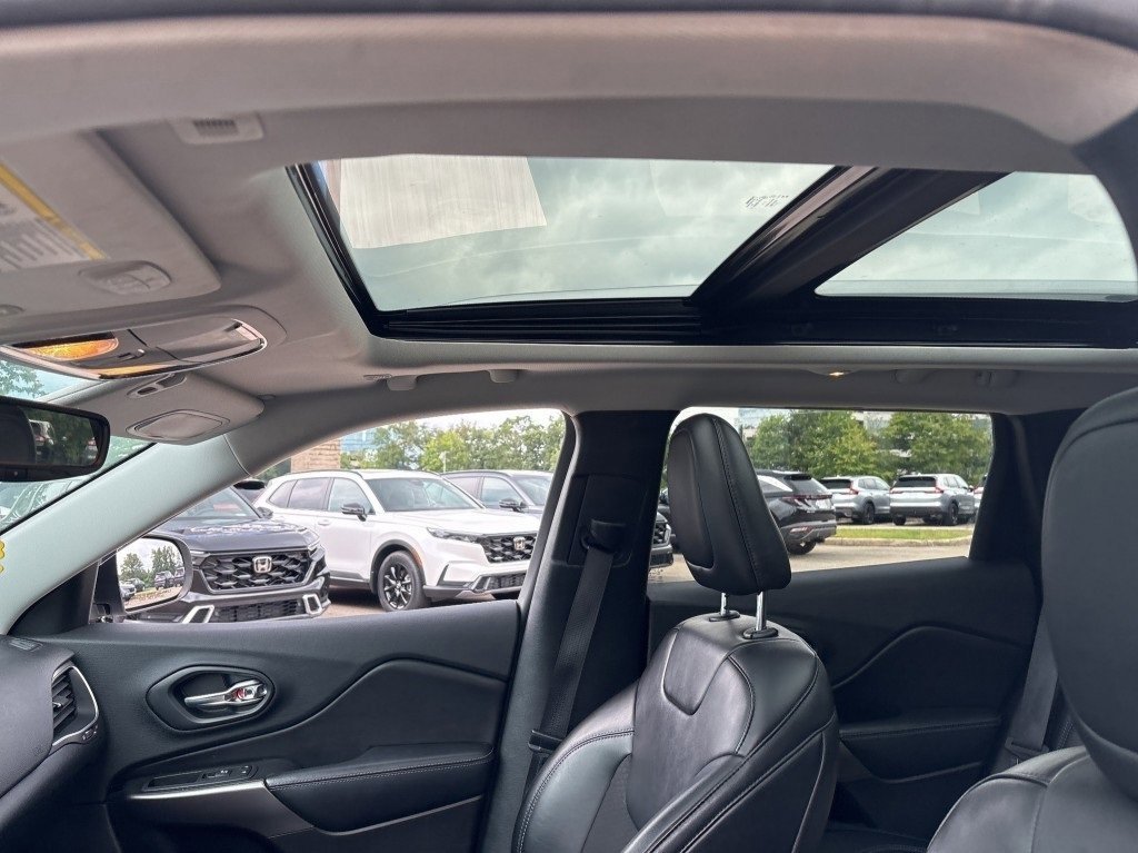 2019 Jeep Cherokee Latitude photo 12