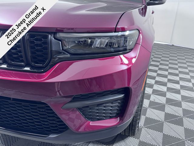2025 Jeep Grand Cherokee Altitude photo 10