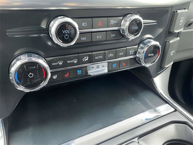 2025 Ford F-150 Lariat photo 12