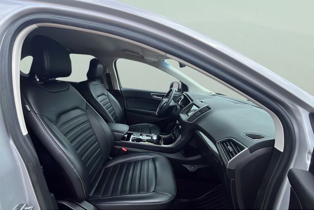 2019 Ford Edge SEL photo 19