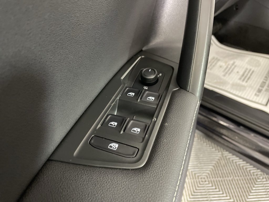 2022 Volkswagen Tiguan S photo 13