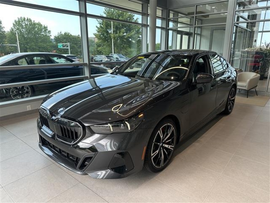 2026 Bmw 550e xDrive photo 3