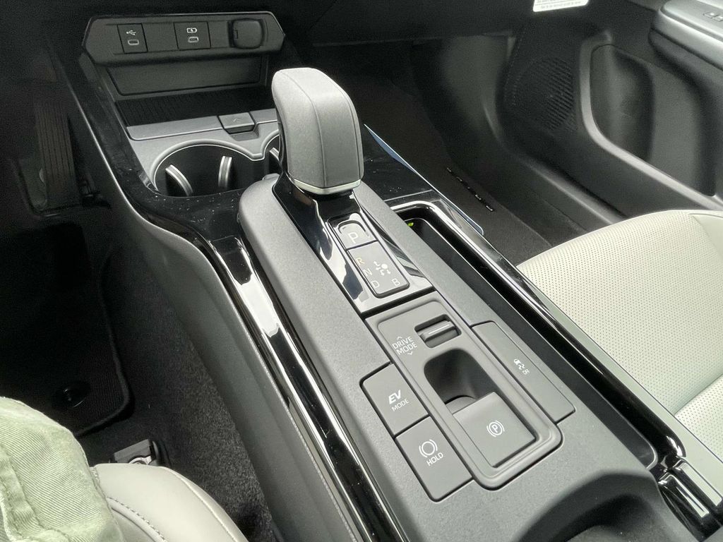 2025 Toyota Prius XLE photo 16