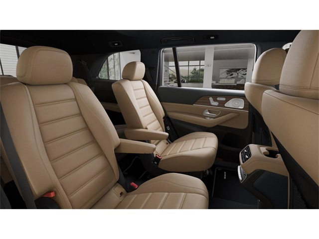 2026 Mercedes Benz GLS 450 4MATIC photo 4