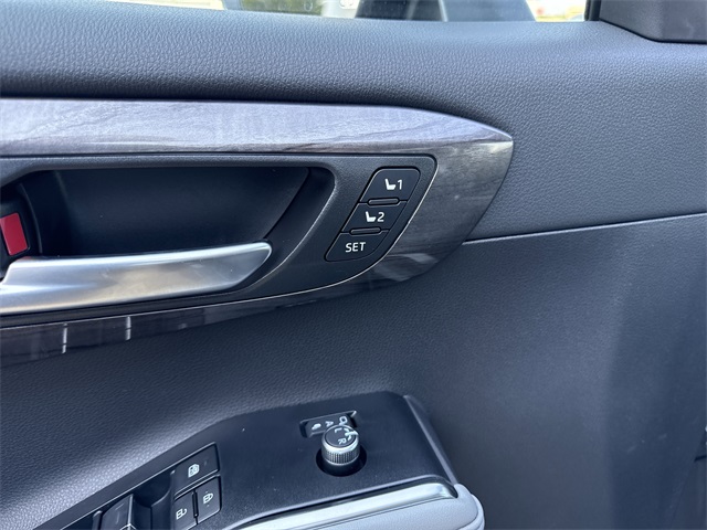 2025 Toyota Highlander Platinum photo 11