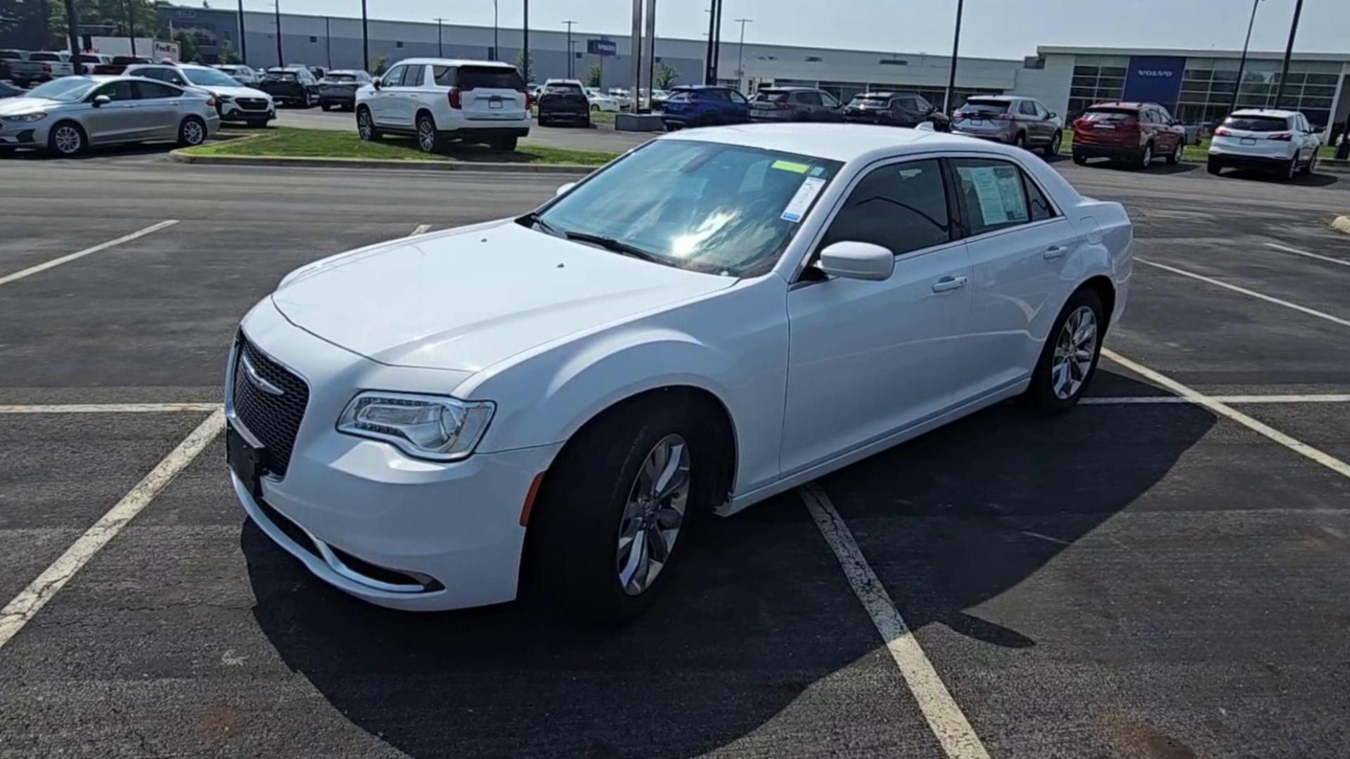 2022 Chrysler 300 Touring photo 38