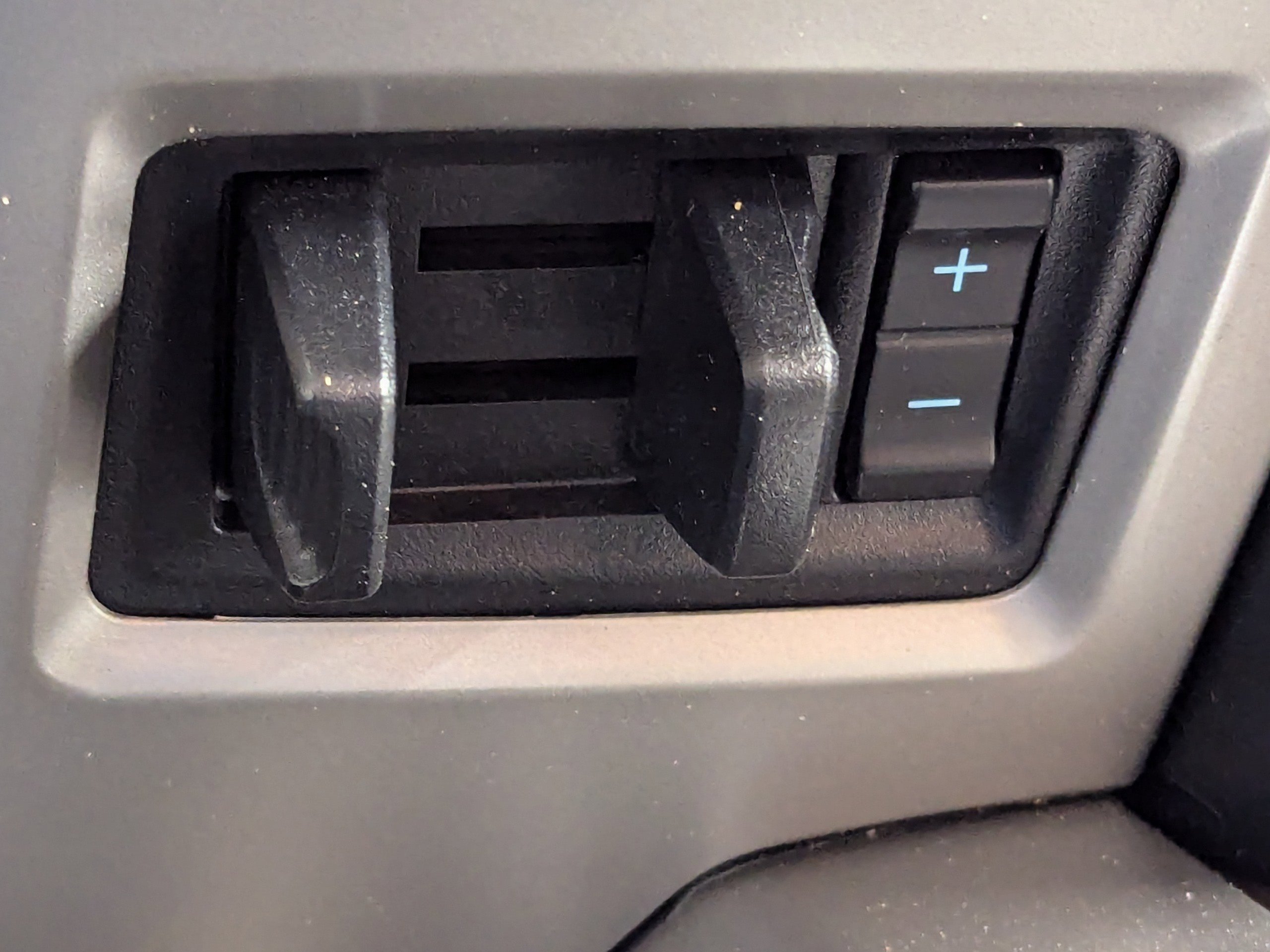 2020 Ford F-150 Lariat photo 25