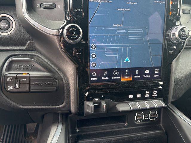 2022 Ram 3500 Laramie photo 13