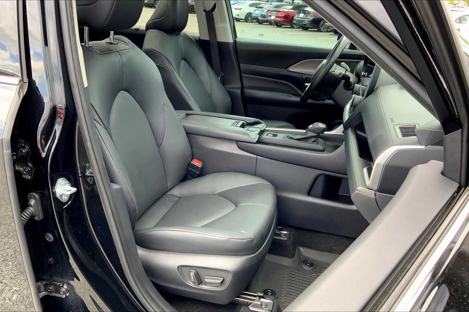 2024 Toyota Highlander Hybrid XLE photo 7