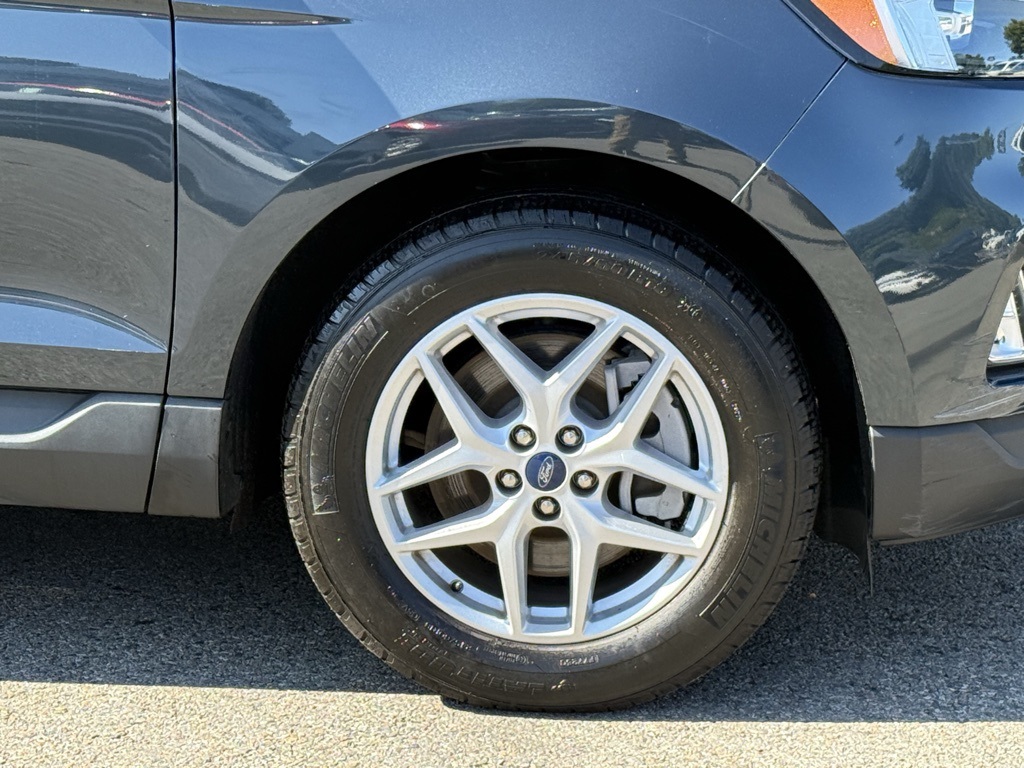 2022 Ford Edge SEL photo 6