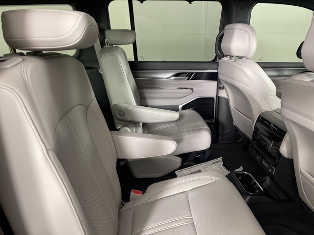 2025 Jeep Wagoneer Series III photo 14