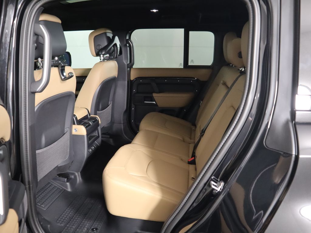 2025 Land Rover Defender 110 S photo 20