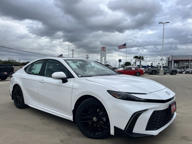 2026 Toyota Camry SE's photo