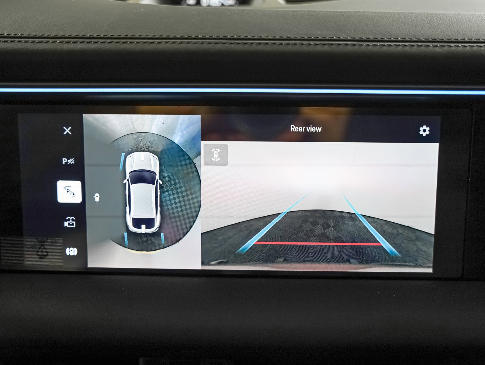 2025 Porsche Macan Electric photo 18