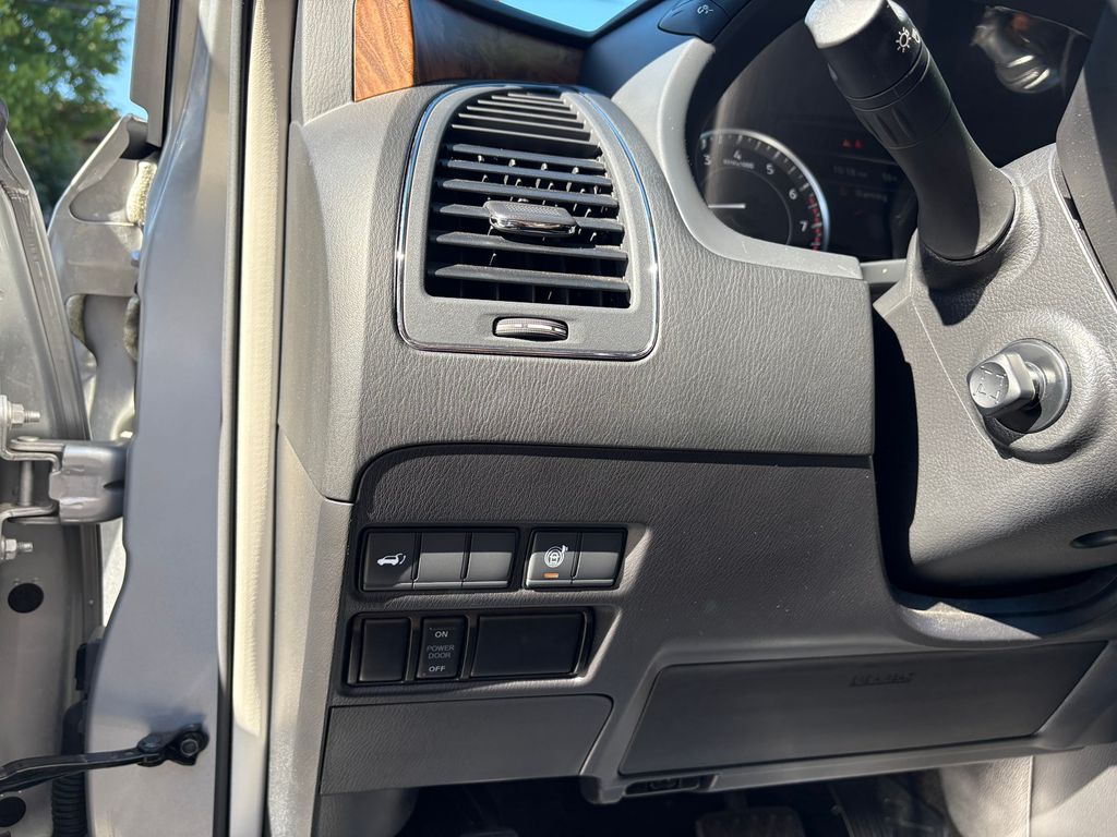 2022 Nissan Armada SL photo 15
