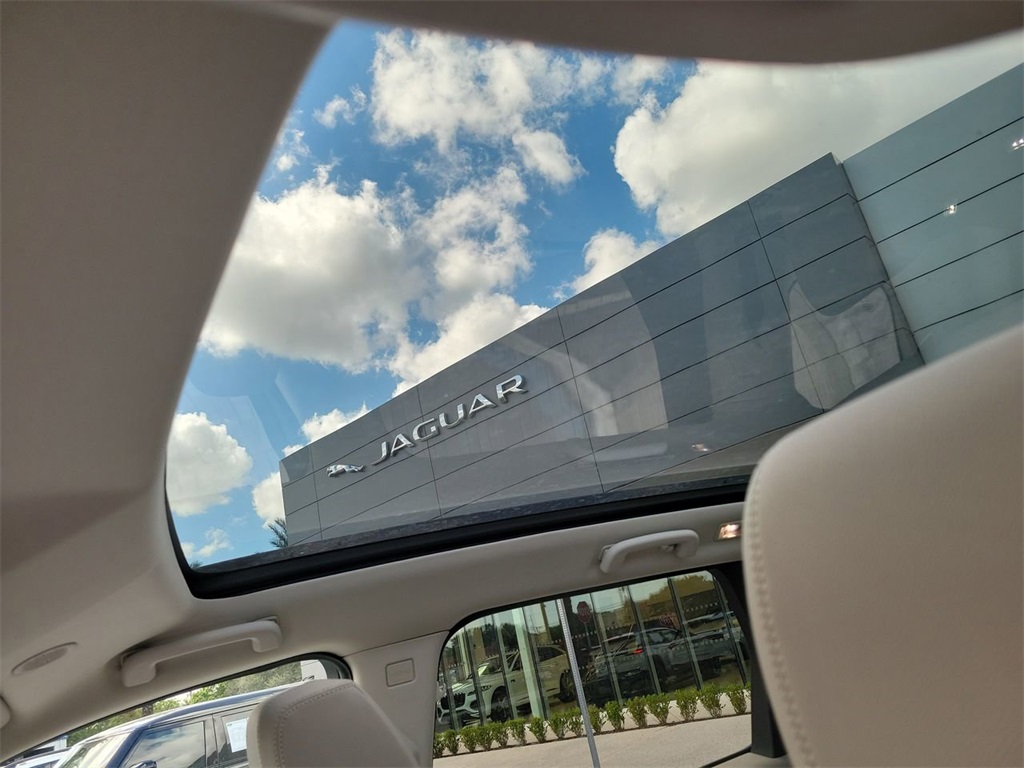 2025 Land Rover Discovery Sport S photo 23
