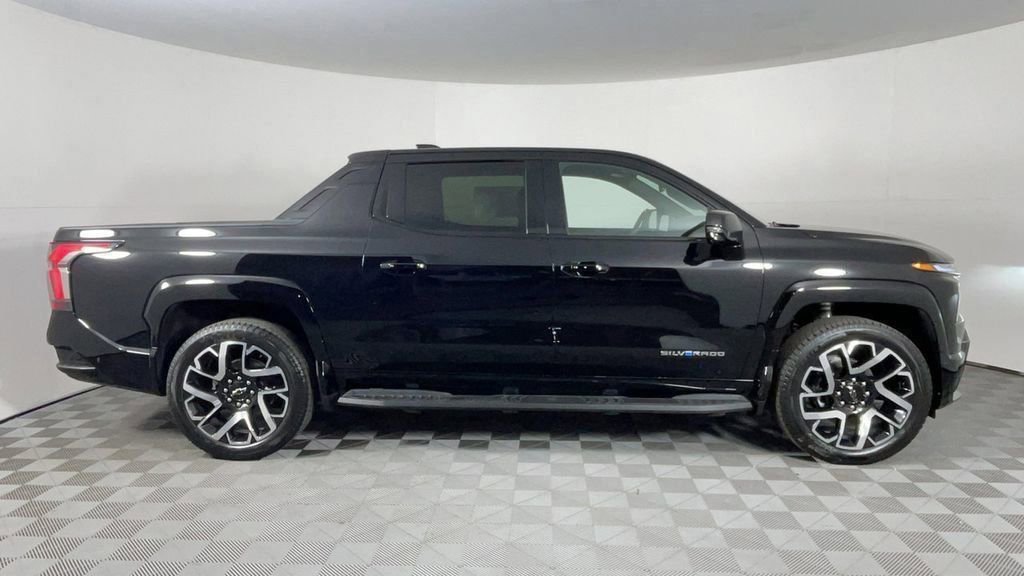 2025 Chevrolet Silverado EV RST photo 3