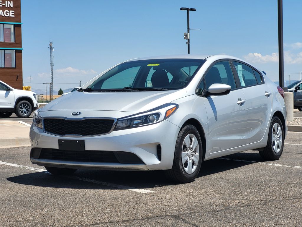 2017 Kia Forte LX Base photo 3
