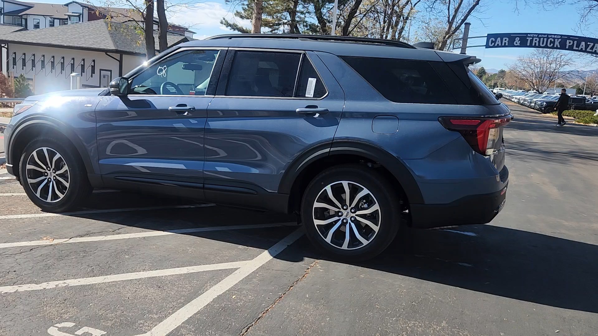 2026 Ford Explorer ST-Line photo 4