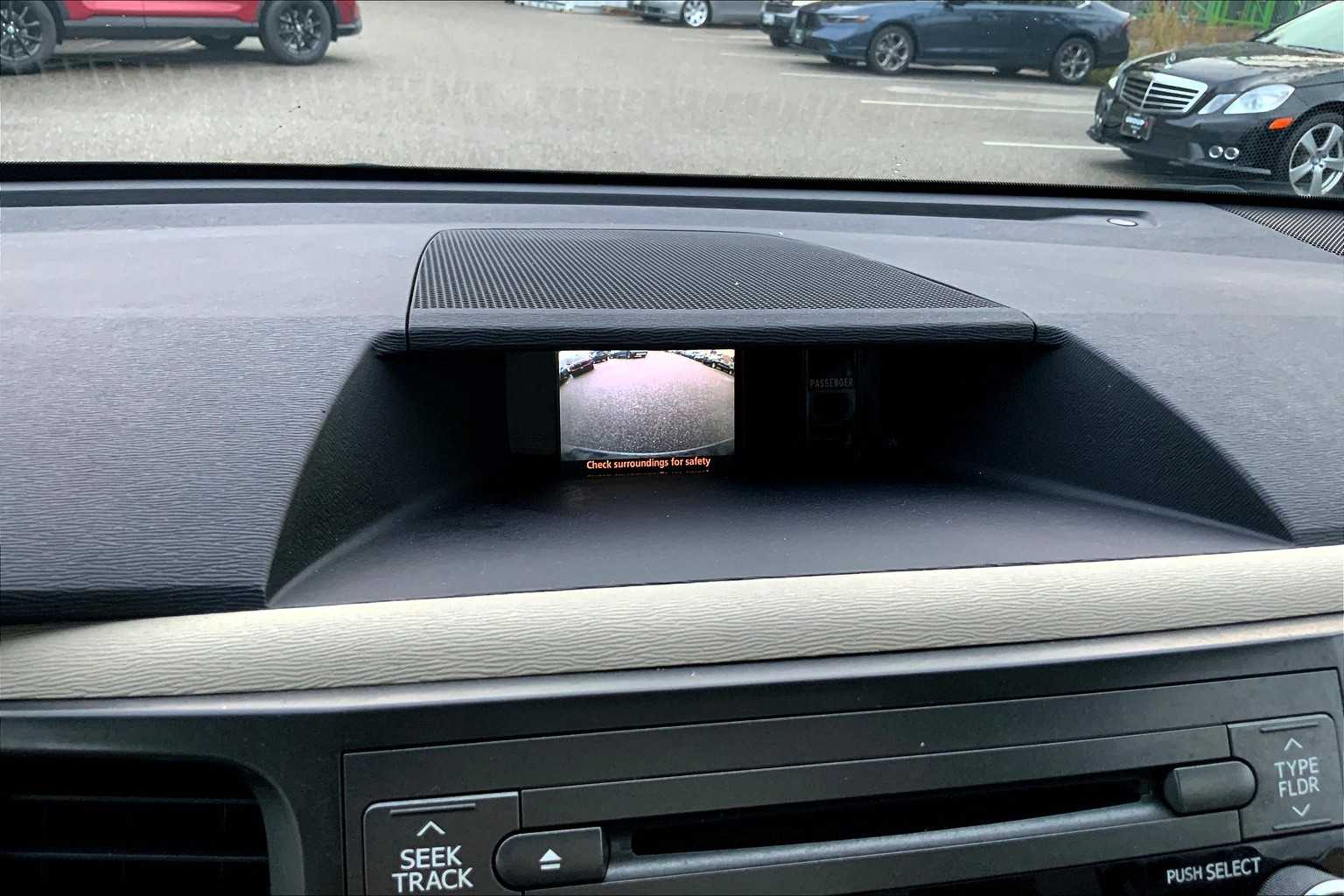 2011 Toyota Sienna LE photo 27
