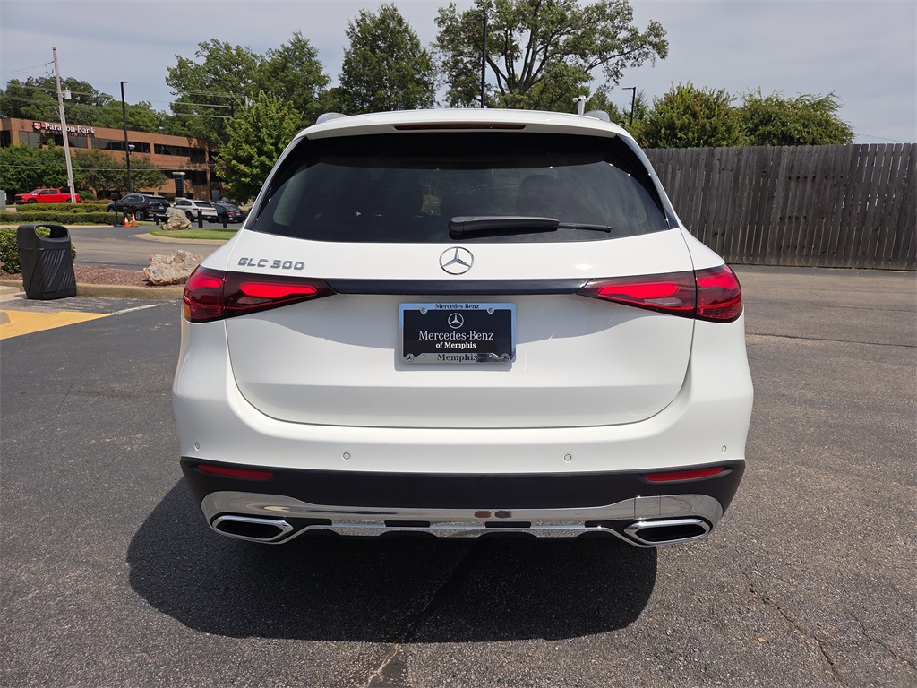 2025 Mercedes Benz GLC 300 photo 4