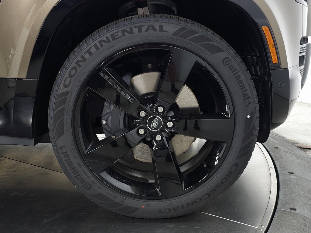 2025 LAND ROVER DEFENDER - Image 10