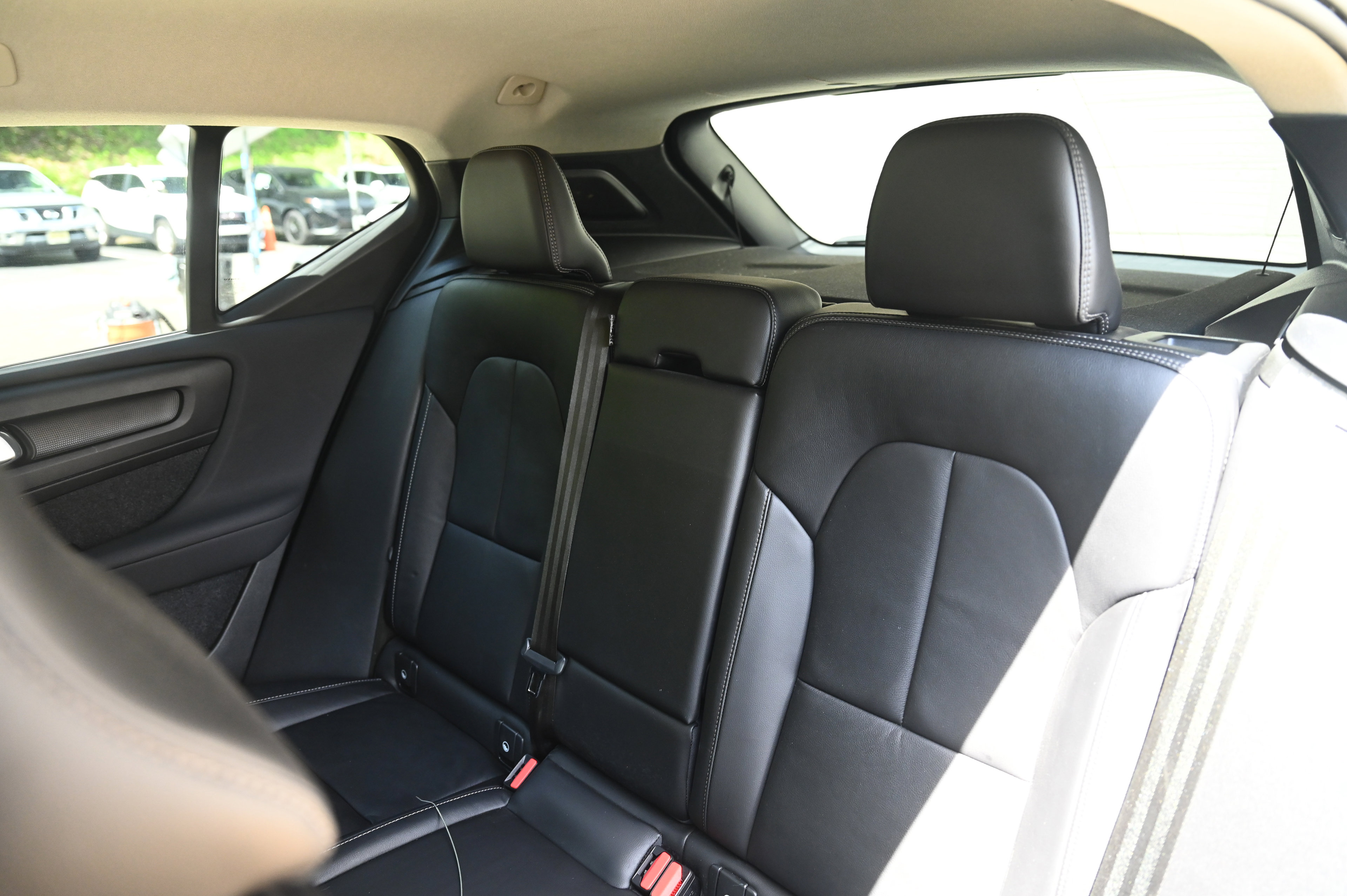 2022 Volvo XC40 Momentum photo 19