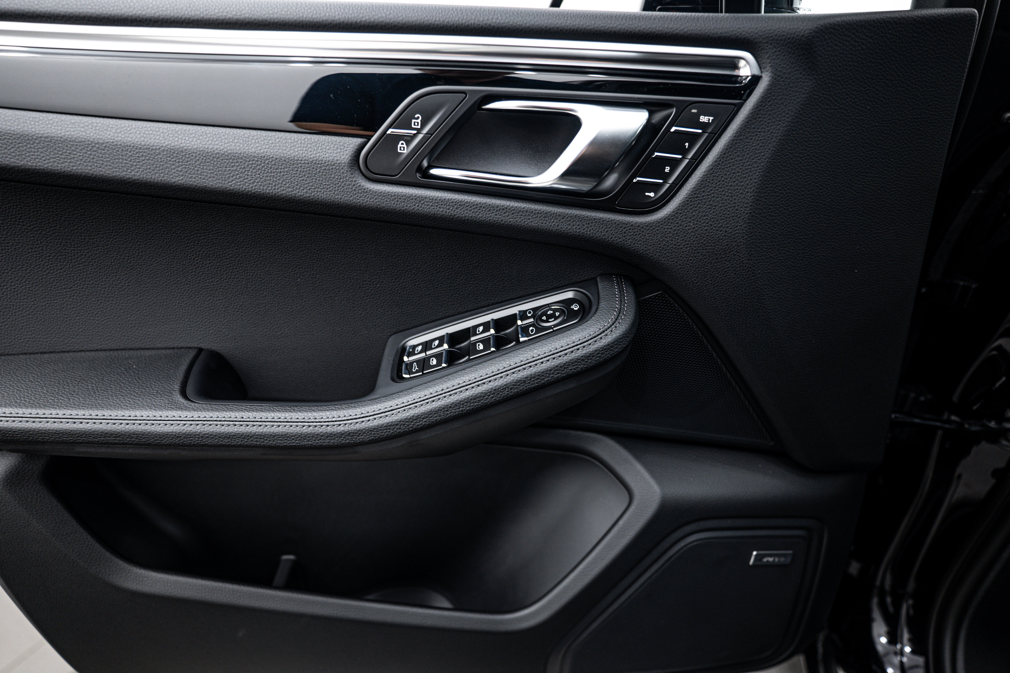 2025 Porsche Macan Base photo 11