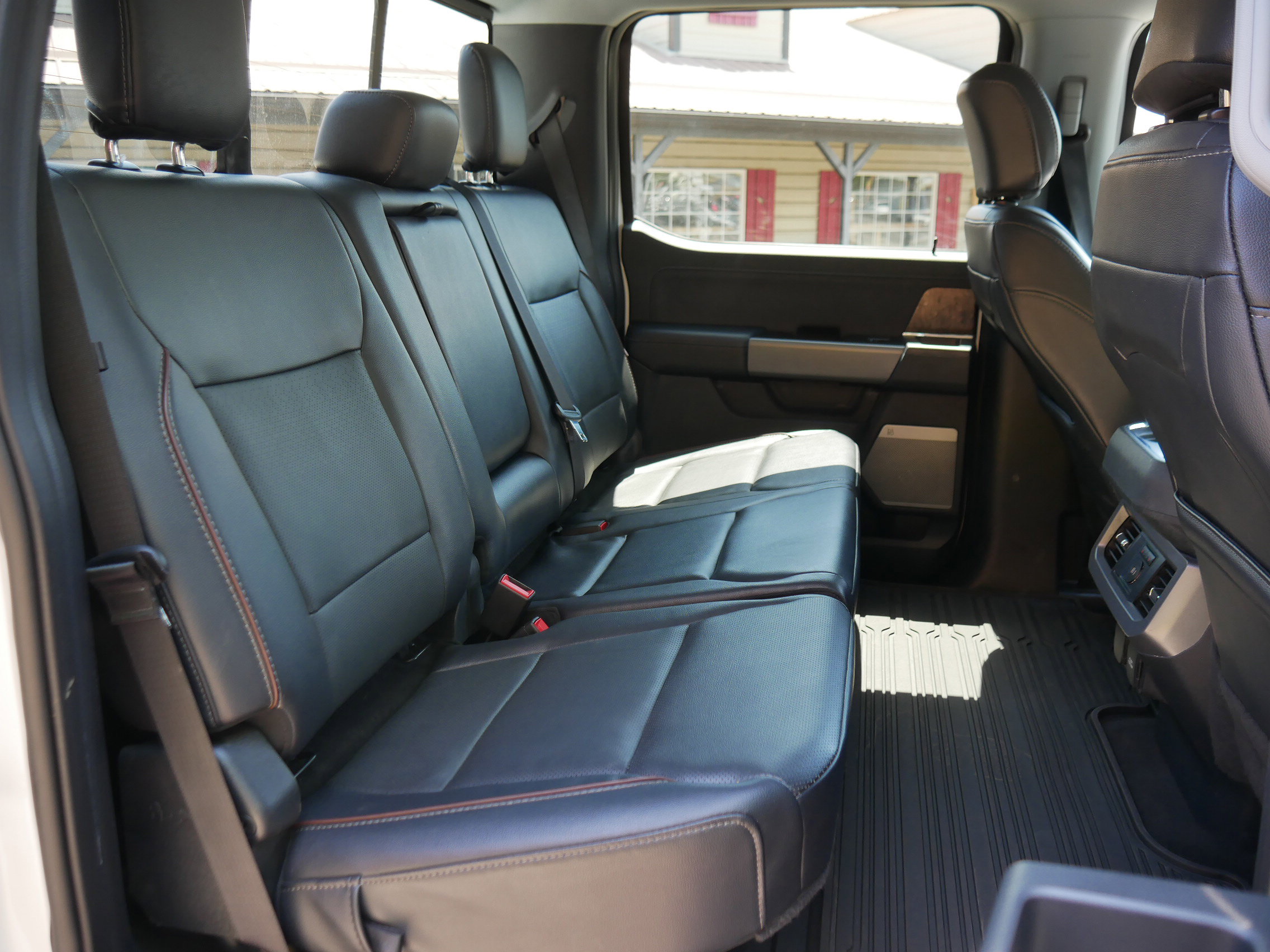 2024 Ford F-350 Lariat photo 27