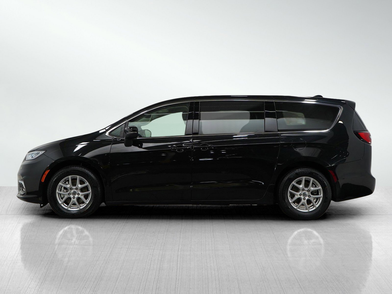 Used 2023 Chrysler Pacifica Touring L with VIN 2C4RC1BG0PR580851 for sale in Hopkins, Minnesota